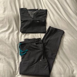 FIGS Charcoal Scrub Set